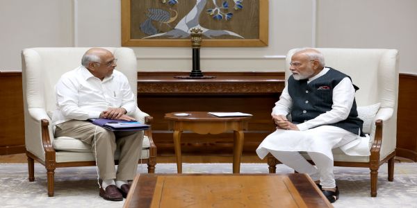 গুজৰাটৰ মুখ্যমন্ত্ৰীৰ প্ৰধানমন্ত্ৰীক সাক্ষাৎ