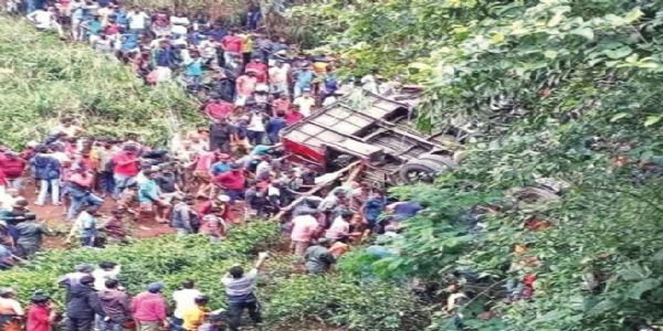 শ্ৰীলংকাত বাছ দুৰ্ঘটনাত ২২ জন বৌদ্ধ ধৰ্মাৱলম্বী লোকৰ মৃত্যু, সাহায্য আৰু উদ্ধাৰ অভিযান তীব্ৰতৰ