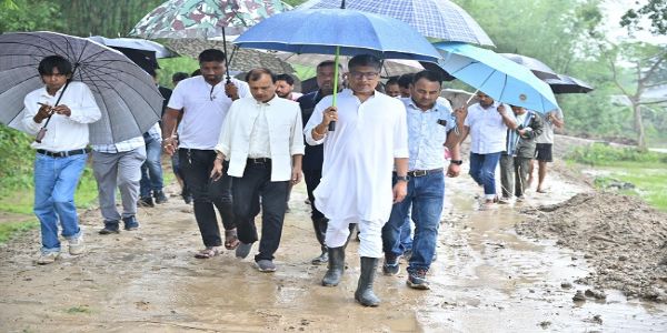 দৰং জিলাত ব্ৰহ্মপুত্ৰ আৰু ডিমিলা নৈৰ পাৰত নিৰ্মীয়মান নতুন মথাউৰি পৰিদৰ্শন জলসম্পদ মন্ত্ৰী পীযুষ হাজৰীকাৰ