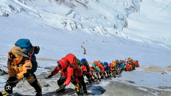 माउंट एवरेस्ट पर चढ़ाई करने वाले पर्वतारोही