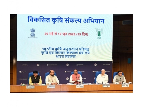 সংবাদ মাধ্যমক সম্বোধন কৰিছে কেন্দ্ৰীয় কৃষি মন্ত্ৰী