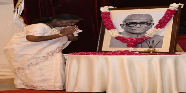 ৰাষ্ট্ৰপতি মুৰ্মুৰ প্ৰাক্তন ৰাষ্ট্ৰপতি নীলম সঞ্জীৱ ৰেড্ডীক স্মৰণ