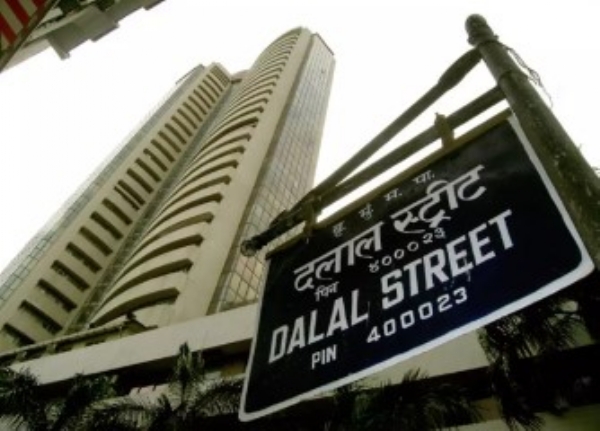 अमेरिका में मंदी की आशंका और एलओसी के तनाव से बिगाड़ा शेयर बाजार का मूड