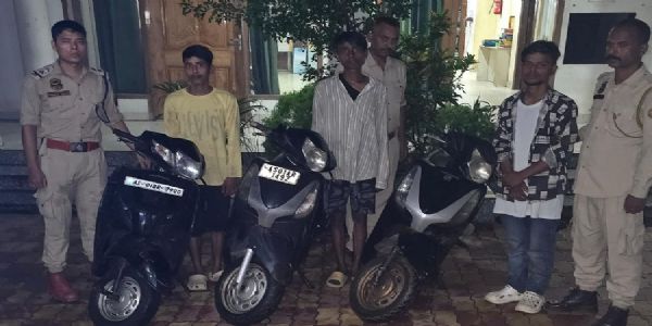 মহানগৰীত চুৰি স্কুটিসহ আটক তিনি চোৰ
