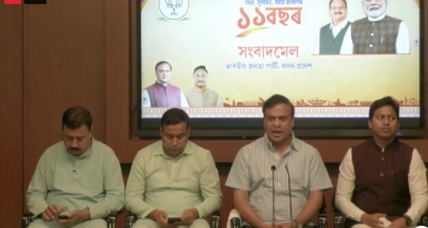 মোডী চৰকাৰৰ ১১ বছৰ সম্পূৰ্ণ হোৱাৰ উপলক্ষে মঙলবাৰে গুৱাহাটীৰ বশিষ্ঠ ৰাজ্যিক বিজেপিৰ মুখ্য কাৰ্যালয় বাজপেয়ী ভৱনত অসম চৰকাৰৰ মন্ত্ৰী জয়ন্ত মল্লবৰুৱা, বিজেপিৰ মুখ্য মুখপাত্ৰ মনোজ বৰুৱা, ৰাজ্যিক উপ-সভাপতি পল্লৱ লোচন দাসৰ সৈতে সংবাদমেল সম্বোধন কৰি মুখ্যমন্ত্ৰী ড০ হিমন্ত বিশ্ব শৰ্মাই।