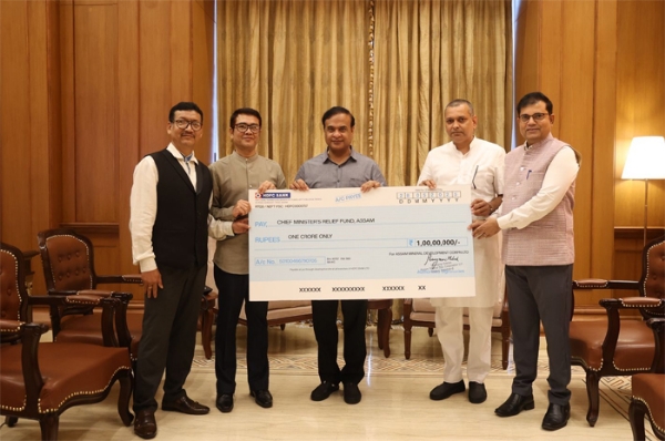 মুখ্যমন্ত্ৰী সাহায্য পুঁজিলৈ ১ কোটি টকাৰ চেক প্ৰদান