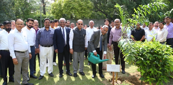 এন জি টি চৌহদত গছপুলি ৰোপণ কৰিছে অধ্যক্ষ ন্যায়াধীশ প্ৰকাশ শ্ৰীবাস্তৱে