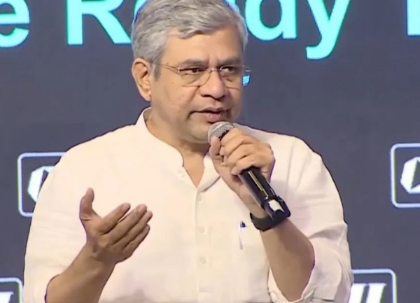 কেন্দ্ৰীয় মন্ত্ৰী অশ্বিনী বৈষ্ণৱ