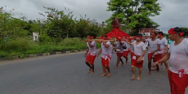ধোপগুৰিত ৰজাদিনীয়া মাল গোঁসাই পূজাত অগণন লোকৰ সমাৱেশ