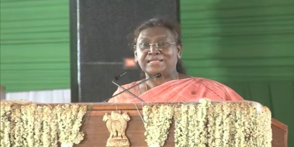 (আপডেট) মুখ্যমন্ত্ৰী যোগীয়ে অক্লান্তভাৱে কাম কৰি আছে, ডাক্তৰ আৰু নাৰ্ছসকলো তেওঁৰ দৰে হ’ব লাগিবঃ ৰাষ্ট্ৰপতি