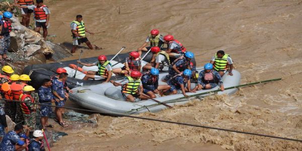 ছিমালতাল বাছ দুৰ্ঘটনাঃ নদীত বাগৰি পৰা দুখন বাছৰ ৬ জন ভাৰতীয়কে ধৰি ৪০ জন যাত্ৰী এতিয়াও সন্ধানহীন