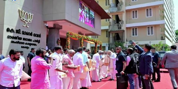 তিৰুৱনন্তপুৰমত বিজেপিৰ কাৰ্যালয় উদ্বোধন, গৃহমন্ত্ৰী অমিত শ্বাহৰ বৃহৎ বিজয়েৰে চৰকাৰ গঠন কৰাৰ দাবী