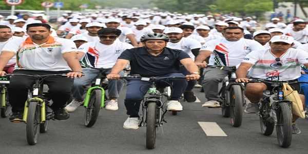গান্ধীনগৰত ‘ফিট ইণ্ডিয়া ছাণ্ডে অন চাইকেল’ৰ নেতৃত্বত ক্ৰীড়া মন্ত্ৰী মাণ্ডবিয়া