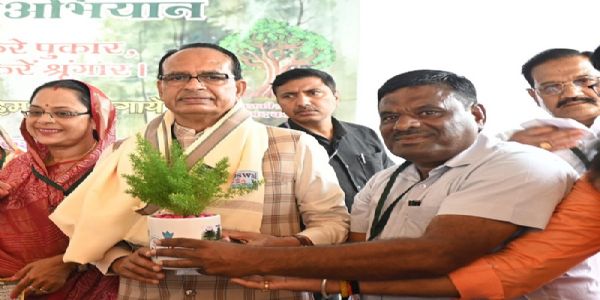প্ৰধানমন্ত্ৰী মোডীৰ নেতৃত্বত ‘স্বচ্ছ ভাৰত’ৰ সপোন হৈ পৰিল প্ৰতিজন ব্যক্তিৰ সংকল্প: শিৱৰাজ সিং চৌহান