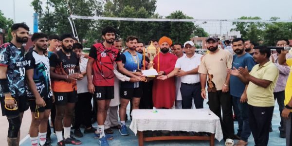 কৃষ্ণ স্প’ৰ্টছ ক্লাবৰ উদ্য়োগত ১৬টা দলৰ ৰাষ্ট্ৰীয় পৰ্যায়ৰ ভলীবল প্ৰতিযোগিতা অনুষ্ঠিত