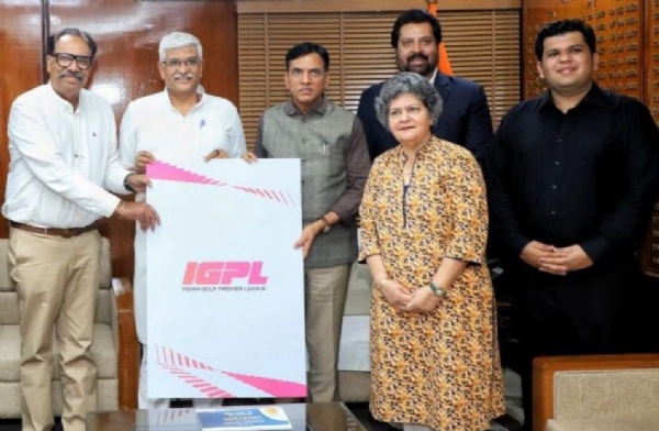 বাওঁফালৰ পৰা সোঁফাললৈ বিভুতি ভূষণ গজেন্দ্ৰ সিং শেখাৱত আৰু কেন্দ্ৰীয় ক্ৰীড়া মন্ত্ৰী মানসুখ মাণ্ডবিয়া