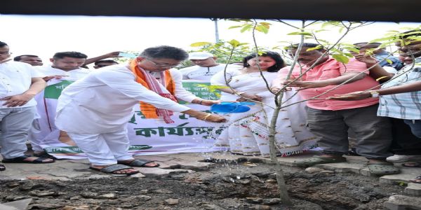 জাগীৰোডত গছপুলি ৰোপণ কাৰ্য্যসূচীৰ শুভাৰম্ভ মন্ত্ৰী পীযুষ হাজৰিকাৰ