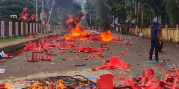 বাংলাদেশৰ গোপালগঞ্জত হিংসাত্মক ঘটনাত নিহত সকলৰ মৰণোত্তৰ পৰীক্ষা নকৰাকৈয়ে শেষকৃত্য় !