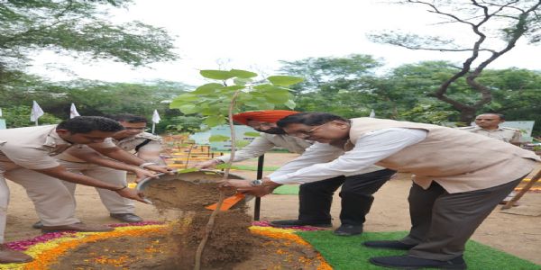 মুখ্য ন্যায়াধীশ গৱইৰ দিল্লীত বৃক্ষৰোপণ কাৰ্যসূচীত অংশগ্ৰহণ, কয়- বন আমাৰ ঐতিহ্য