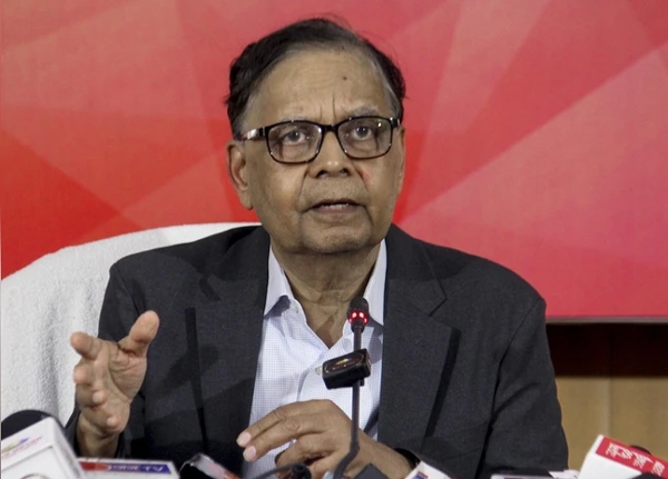 ষোড়শ বিত্ত আয়োগৰ অধ্যক্ষ অৰবিন্দ পানাগাৰিয়া