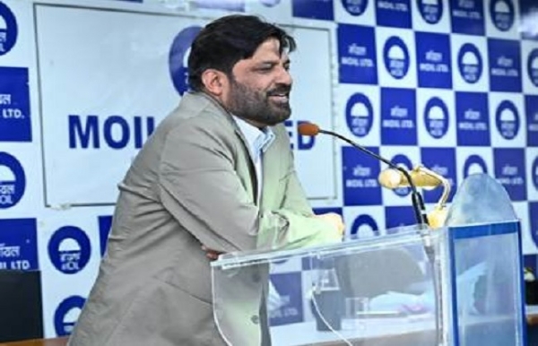 মইলৰ পৰিচালন অধ্যক্ষ অজিত কুমাৰ চাক্সেনা