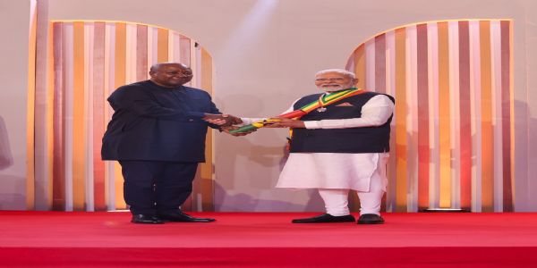 ভাৰত-ঘানাৰ সম্পৰ্কৰ নতুন উচ্চতা লাভ, প্ৰধানমন্ত্ৰী মোডীলৈ সৰ্বোচ্চ অসামৰিক সন্মান