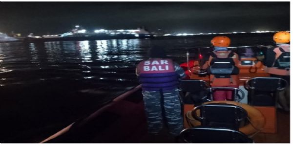 ইণ্ডোনেছিয়াৰ বালিৰ সমীপত ফেৰী ডুবি তিনিজনৰ মৃত্যু, ৫৮জন নিৰুদ্দেশ