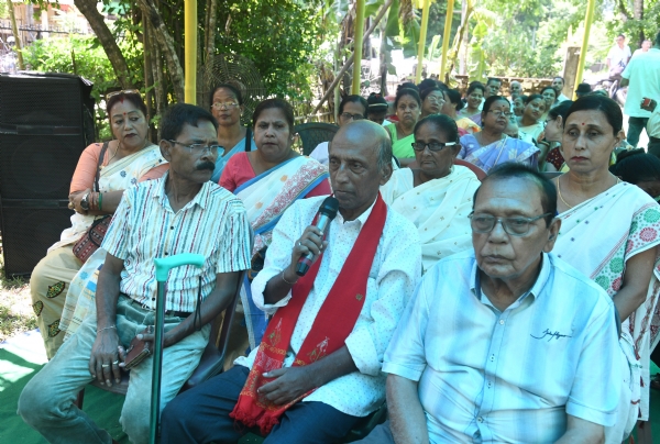 বাসগৃহত ৰাইজৰ দলৰ নাটে -মাতে -এবেলা শীৰ্ষক অনুষ্ঠানত জ্যেষ্ঠ পুত্ৰ অজিৎ শৰ্মাৰ ক্ষোভ প্ৰকাশ