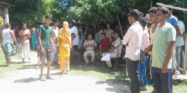হোজাইত উটৰ মাংসসহ আটক চাৰিগৰাকীকৈ লোক