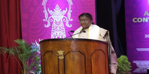 দক্ষিণেশ্বৰ কালি মন্দিৰত ৰাষ্ট্ৰপতি দ্ৰৌপদী মুৰ্মুৰ পূজা অৰ্চনা