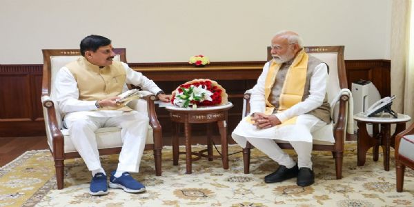 মধ্য প্ৰদেশৰ মুখ্যমন্ত্ৰীৰ প্ৰধানমন্ত্ৰী মোডী আৰু গৃহমন্ত্ৰী শ্বাহক সাক্ষাৎ কৰে, বিভিন্ন বিষয়ত দিকনিৰ্দেশনা লাভ