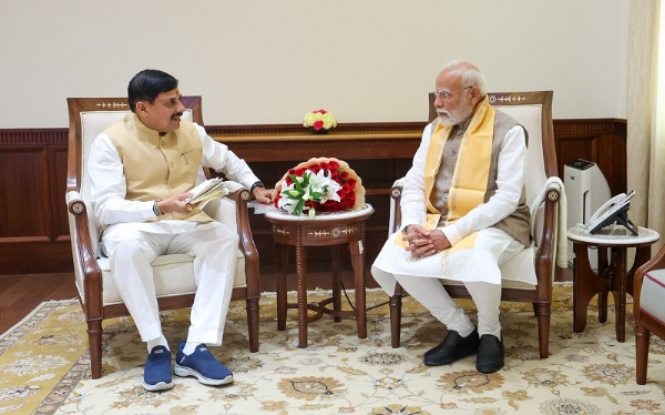 মধ্য প্ৰদেশৰ মুখ্যমন্ত্ৰীৰ প্ৰধানমন্ত্ৰী মোডীক সাক্ষাৎ