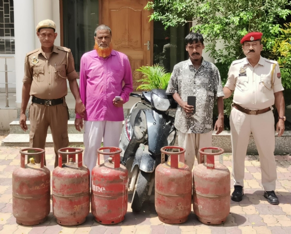 চুৰিৰ গোচৰত গ্ৰেপ্তাৰ দুজন, আৰক্ষীয়ে উদ্ধাৰ কৰে চিলিণ্ডাৰ আৰু স্কুটিৰ লগতে বহু সামগ্ৰী