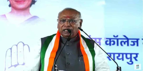 কেন্দ্ৰীয় চৰকাৰৰ নীতিক লৈ প্ৰধানমন্ত্ৰীক ঘেৰিলে মল্লিকাৰ্জুন খৰ্গে