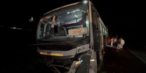 চাপৰৰ ১৭ নং ৰাষ্ট্ৰীয় ঘাইপথত সংঘটিত পথ দুৰ্ঘটনাত আহত একাংশ বাছযাত্ৰী