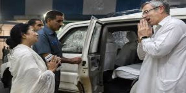 বৃহস্পতিবাৰে ওমৰ আব্দুল্লা আৰু মমতা বেনাৰ্জীৰ মাজত সম্ভাৱ্য বৈঠক, বিৰোধী কৌশলৰ ওপৰত চৰ্চা হোৱাৰ সম্ভাৱনা
