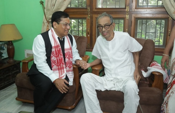 যশস্বী সাংবাদিক হাইদৰ হুছেইনক সাক্ষাৎ  কেন্দ্ৰীয় মন্ত্ৰী সোণোৱালৰ
