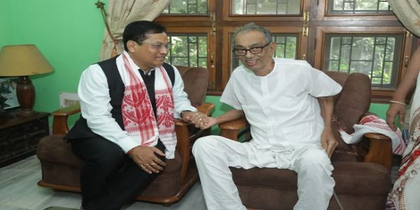 যশস্বী সাংবাদিক হাইদৰ হুছেইনক সাক্ষাৎ কেন্দ্ৰীয় মন্ত্ৰী সোণোৱালৰ