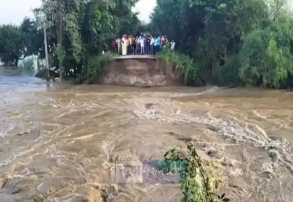 नदी से हुए कटाव