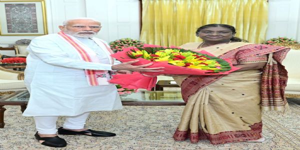 প্ৰধানমন্ত্ৰী মোদীৰ ৰাষ্ট্ৰপতি মুৰ্মুক সাক্ষাৎ
