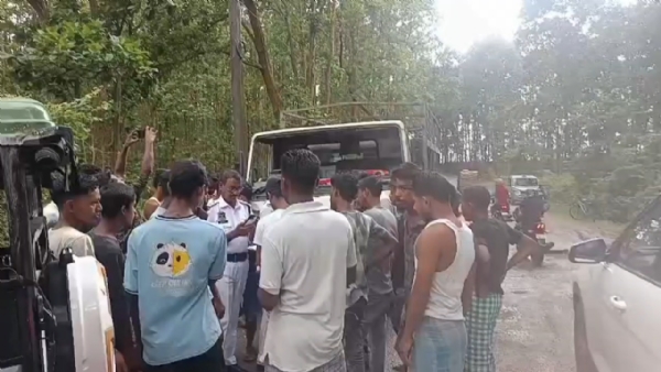চাপৰৰ বহলপুৰত ভয়ংকৰ পথ দুৰ্ঘটনা।
