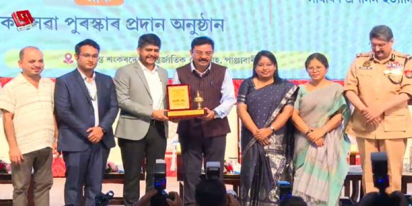 তামুলপুৰৰ জিলা আয়ুক্ত পংকজ চক্ৰৱৰ্তীসহ চাৰিগৰাকী বিষয়ালৈ কৰ্মশ্ৰী বঁটা