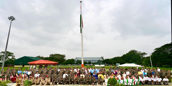 তেজপুৰ সামৰিক চাউনীত অঞ্চলটোৰ আটাইতকৈ ওখ ত্ৰিৰংগা উত্তোলন