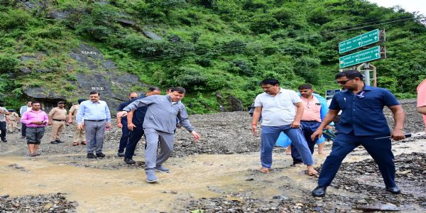 বৰষুণৰ ফলত ডেৰাডুনত বিধ্বংসী ৰূপ, প্ৰধানমন্ত্ৰী আৰু গৃহমন্ত্ৰীৰ মুখ্যমন্ত্ৰীৰ সৈতে বাৰ্তালাপ