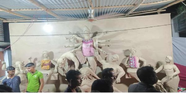 বাংলাদেশৰ দুৰ্গা পূজাৰ পূৰ্বে কালি মন্দিৰত আক্ৰমণ, মূৰ্তি লণ্ড ভণ্ড