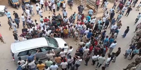 যোৰাবাটত অসম কেব চালক সন্থাৰ প্ৰতিবাদ