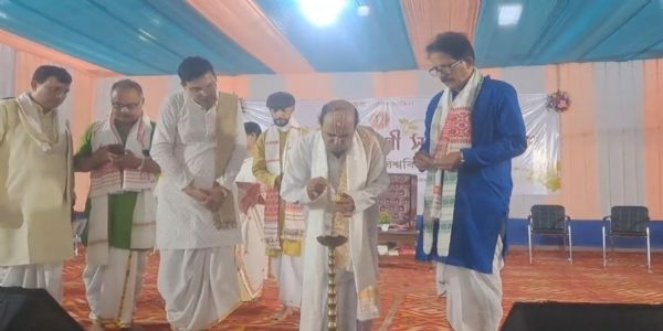 আউনীআটী বিশ্ববিদ্যালয়ত নৱাগত আদৰণিৰ ব্যতিক্ৰমী অনুষ্ঠান