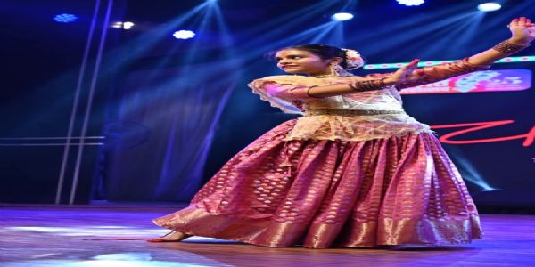 চক্ৰধৰ সমাৰোহঃ ৰায়গড়ৰ সৌম্য শৰ্মাৰ কথক শাস্ত্ৰীয় নৃত্যত মন্ত্ৰমুগ্ধ দৰ্শকবৃন্দ