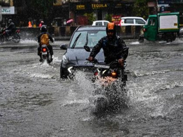 फोटो:लगातार बारिश से लोग प्रभावित