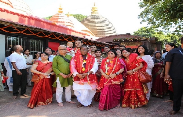 নৱৰাত্ৰি উপলক্ষে ৰাজ্যপালৰ কামাখ্যা মন্দিৰ পৰিদৰ্শন